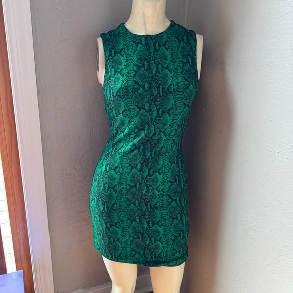 green snakeskin bodycon dress Alice + Olivia | Dresses | Alice Olivia Sleeveless Size 4 Nwt Web Collection: Transitional to AW195 asdoklhq Bridal Shower Dress Color:Red Floral Print breathable and sturdy